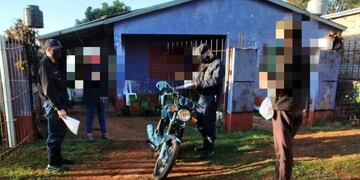 La moto fue incautada de la casa del joven que sería organizador de las carreras\u002E