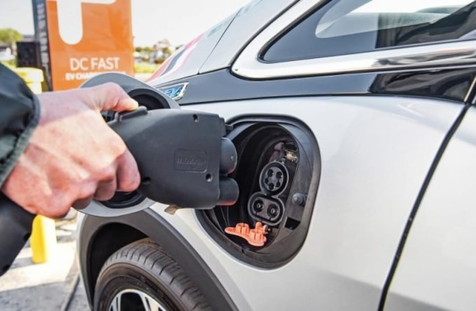 Los autos eléctricos e híbridos no pagarán patente en Neuquén