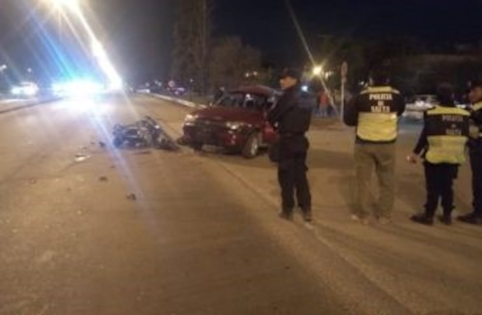 Murió un motociclista tras chocar contra un auto en la avenida Tavella