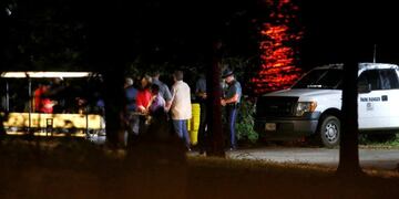 Rescatistas trabajan en la zona del naufragio (Foto: Andrew Jansen/The Springfield News-Leader via AP)