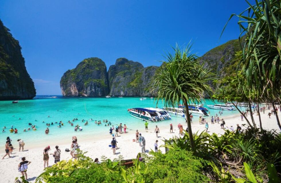 Cerrarán la playa más famosa de Tailandia por los daños causados por los turistas