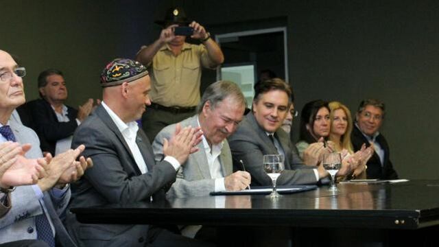 El ministro Bergman junto al gobernador Schiaretti.