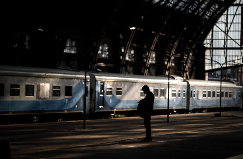 Coronavirus: reforzarán los controles al transporte y cerrarán algunas estaciones de trenes