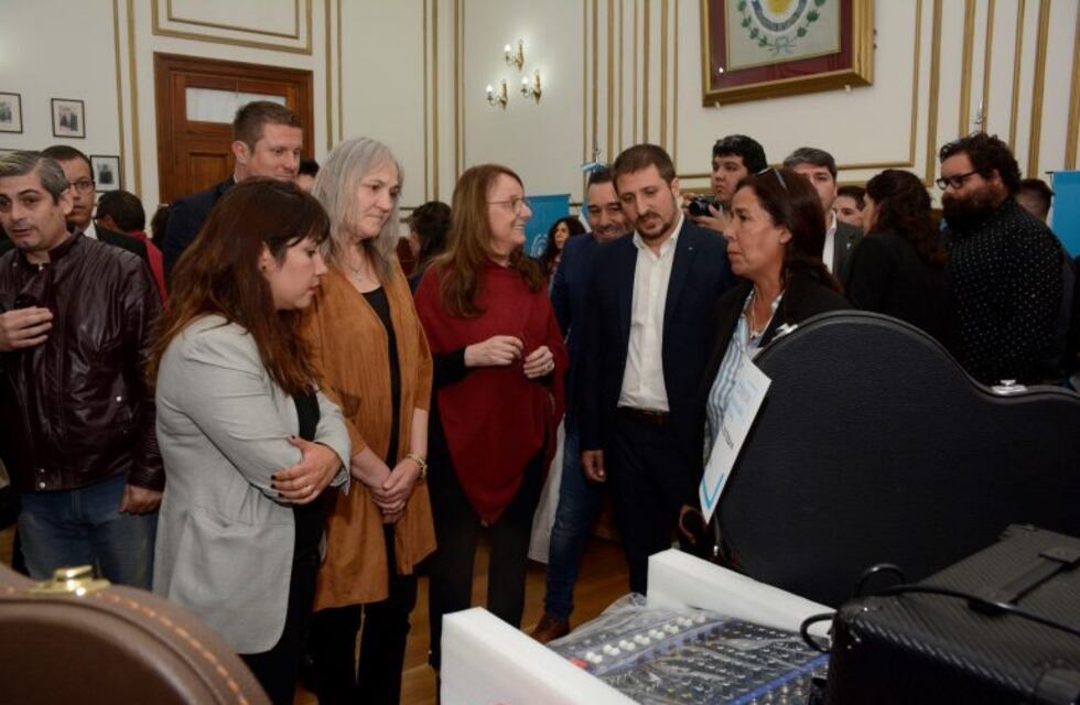 Santa Cruz potencia el desarrollo económico-social de la provincia