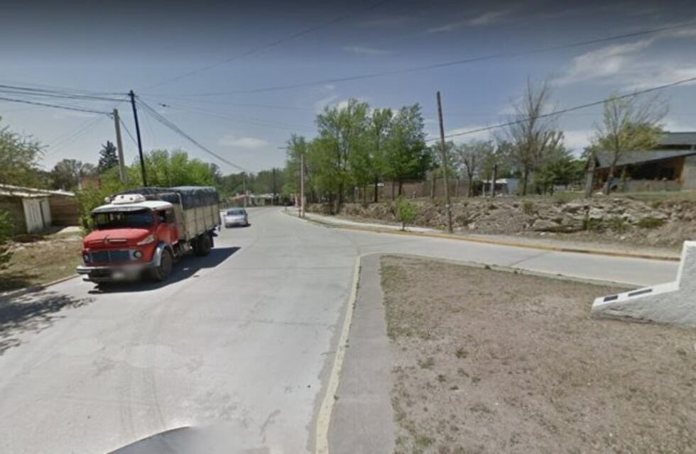 Ingresaron a una casa, robaron un televisor y lo abandonaron en un terreno colindante