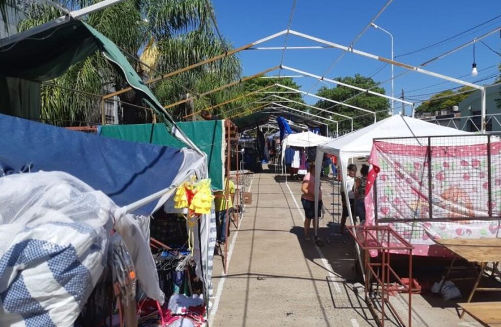 Puesteros armaron una carpa hasta volver al Mercado