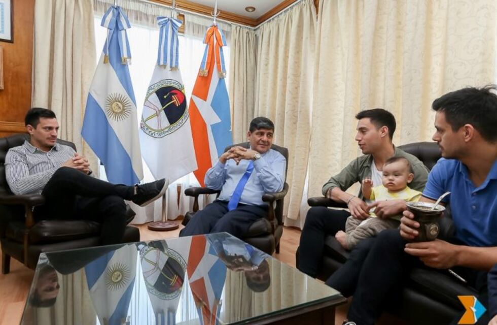 Arcando recibió a los hermanos Vaporaki