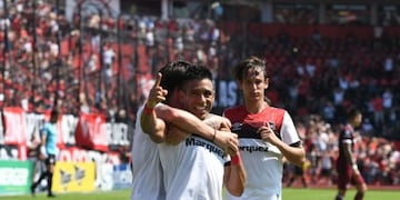 Newell´s le gana 1-0 a Lanús con gol de Víctor Figueroa\u002E