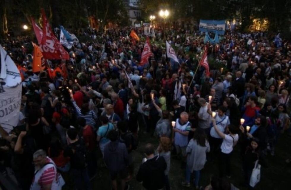 Masiva participación en la Marcha de las Antorchas contra los tarifazos