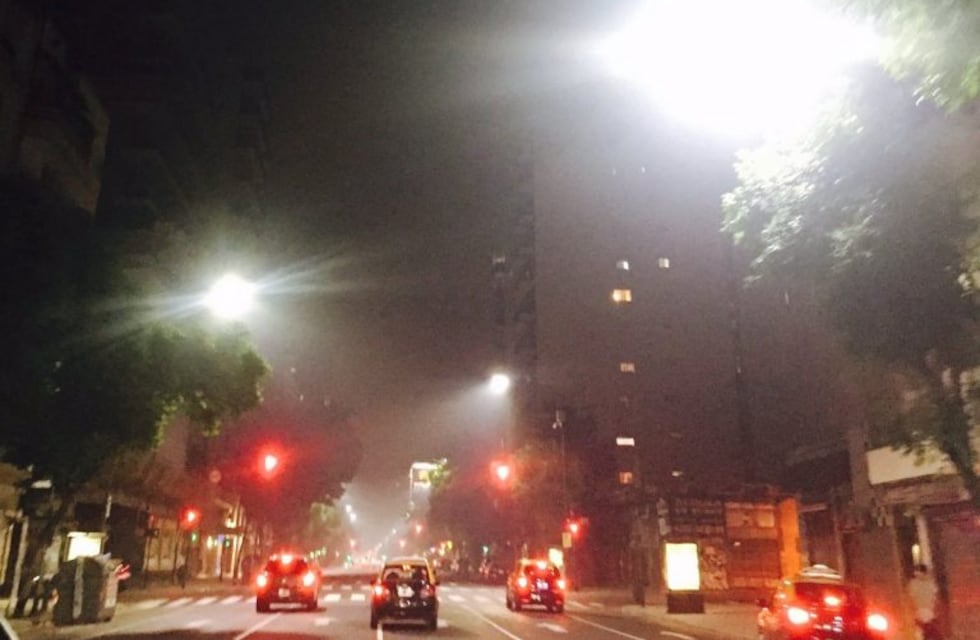 Arde la reserva ecológica de Punta Lara y la nube de humo continúa en la Ciudad