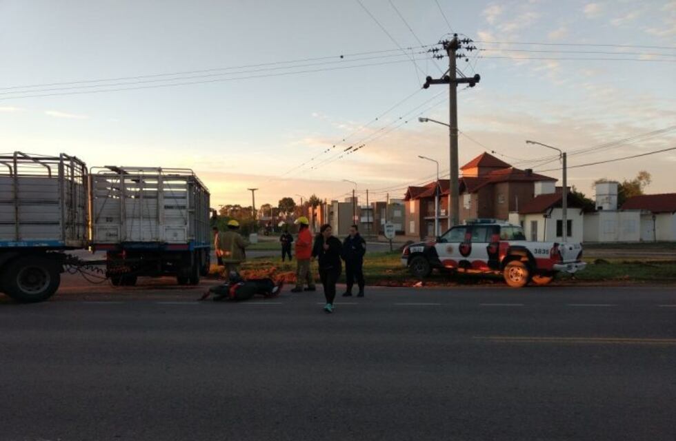 Una motociclista fue embestida por un camión en Las Higueras