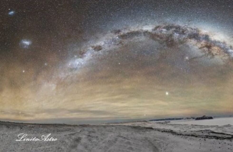 Es astrofotógrafa, vivió un año en la Antártida y muestra sus fotos por primera vez