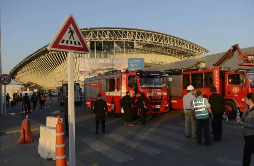 Derrumbe en el aeropuerto de Ezeiza: un muerto y 13 heridos