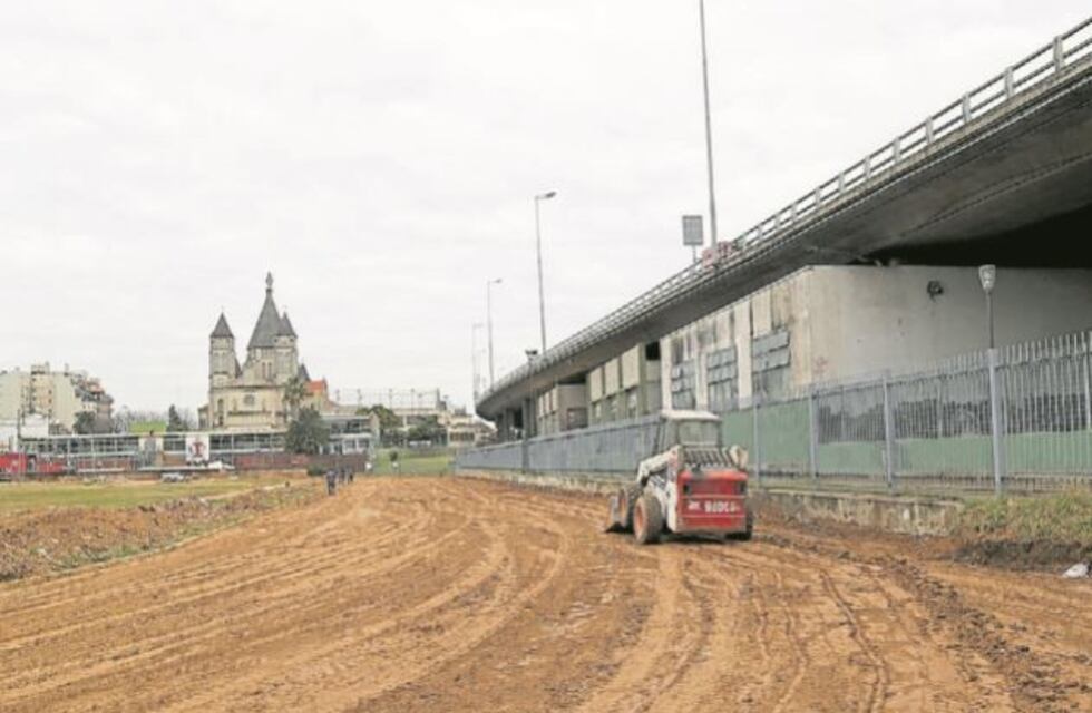 Avanzan las obras de la nueva pista de atletismo del Parque Chacabuco