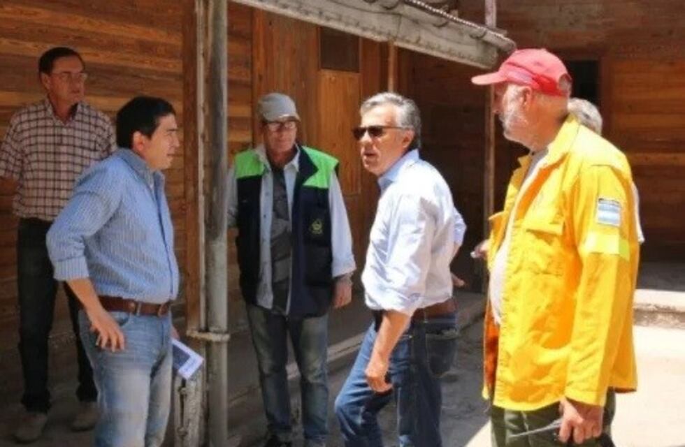 Mendoza: Cornejo declaró la emergencia agropecuaria por los incendios en el Sur