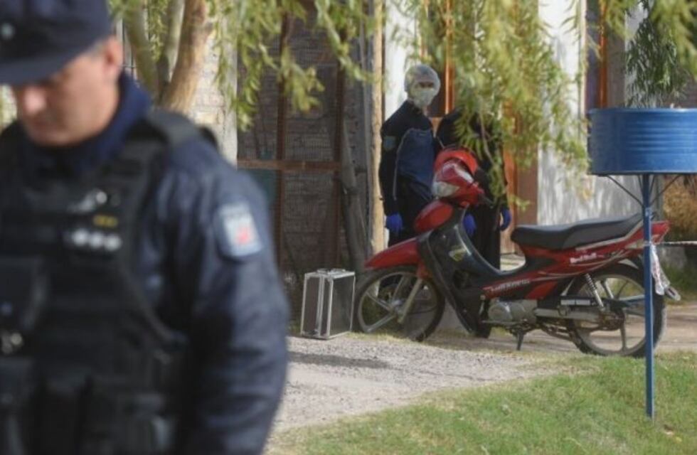 Asesinaron en la puerta de su casa a un hombre que tenía pedido de captura