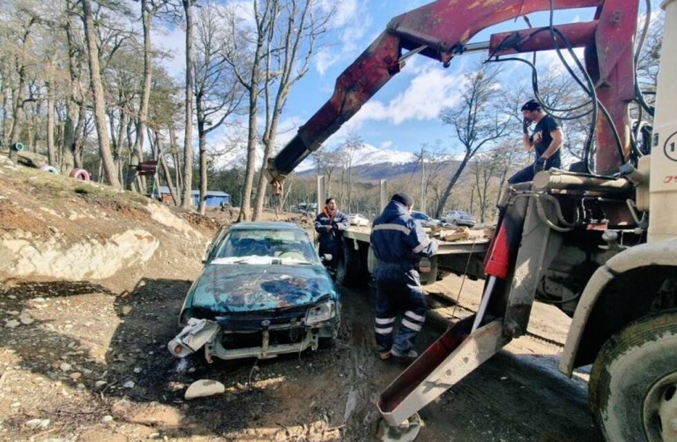 La Secretaría de Medio Ambiente continúa con los operativos de retiro de chatarra en Ushuaia