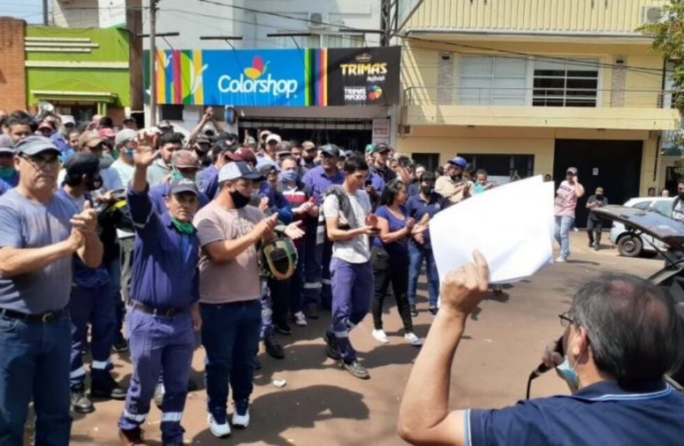 Luego del paro, los empleados municipales de Oberá cobraron con aumento