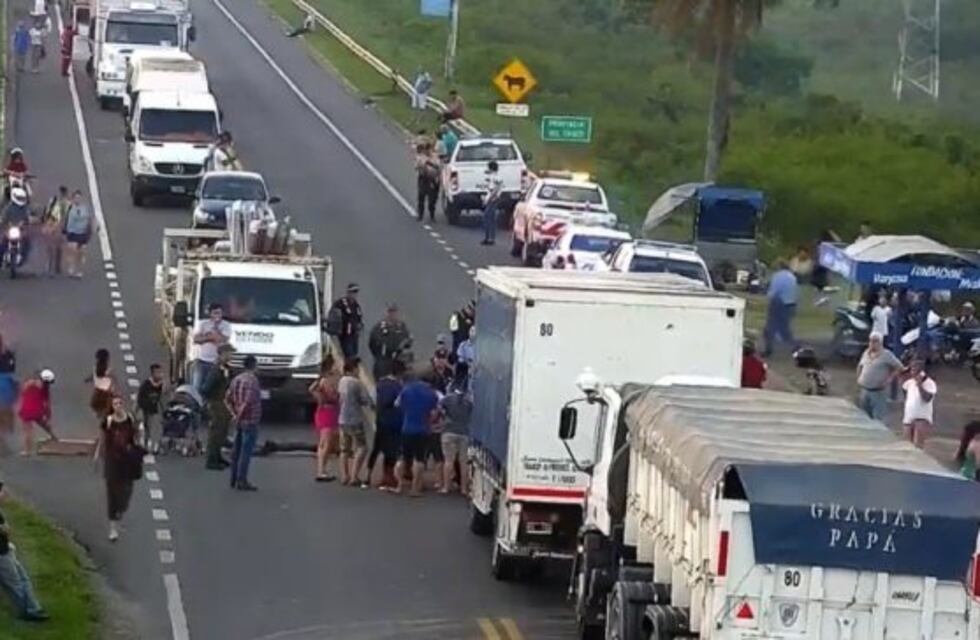 Cortaron el puente Chaco Corrientes familias del barrio San Pedro Pescador que van a ser desalojadas