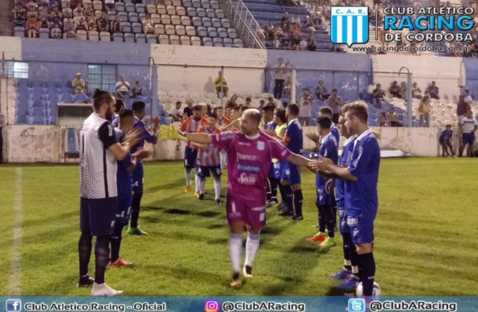 El homenaje de Juniors a Racing en el amistoso en Nueva Italia