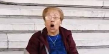 Una mujer caceroleó \