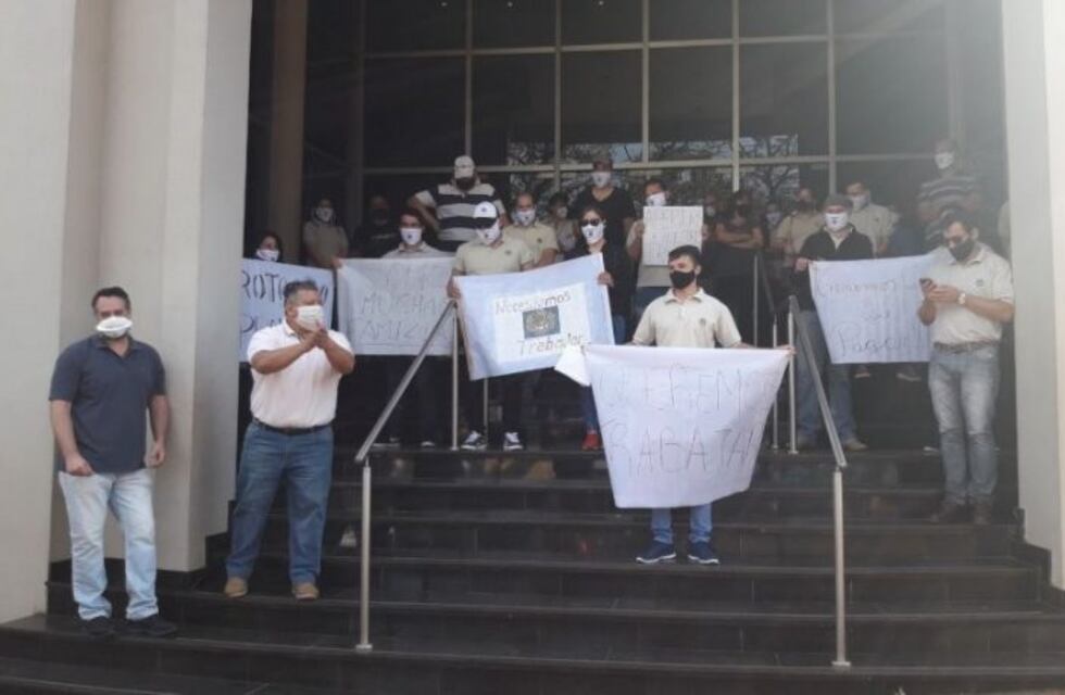 Empleados del casino de Oberá reclama que los dejen volver a trabajar