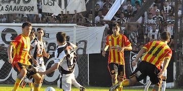 El clásico chaqueño entre Sarmiento y For Ever se jugará el lunes\u002E
