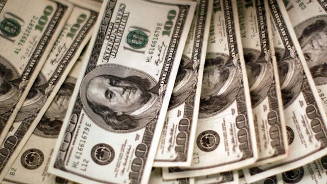 Consultá el valor del dólar blue en Córdoba este viernes 29 de agosto. (Foto: REUTERS/Rick Wilking/File Photo)