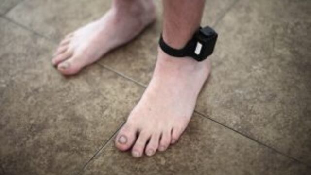 A probationer wears an ankle tracking device in Santa Ana, California July 22, 2011. The Supreme Court has ordered California to release more than 30,000 inmates over the next two years or take other steps to ease overcrowding in its prisons to prevent