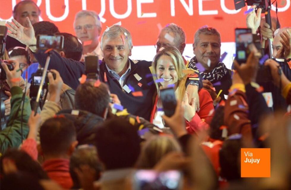 La espera de Morales, matizada con mensajes por whatsapp con Macri