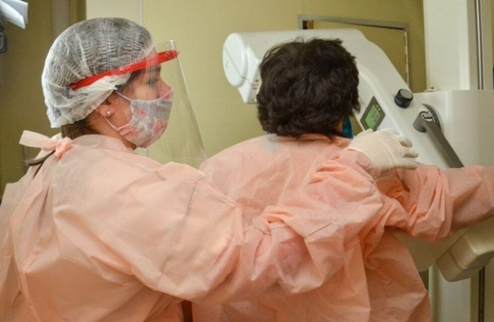 Por la pandemia, las mujeres se realizaron un 40% menos de controles mamarios
