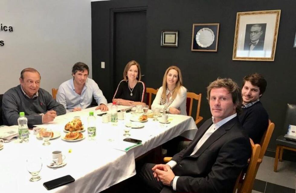 Representantes municipales y de la Cámara Económica reunidos para proyectos en conjunto