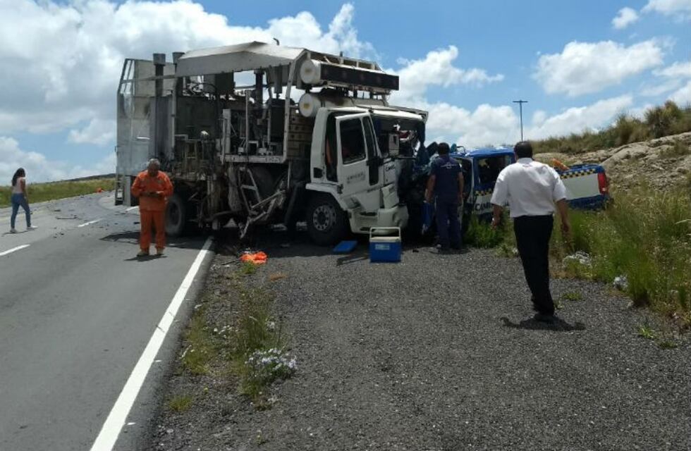 Altas Cumbres: murió un policía en un choque frontal