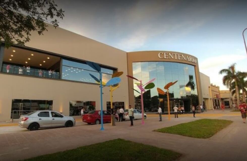 El shopping de Corrientes fue el primero en abrir sus puertas en el país