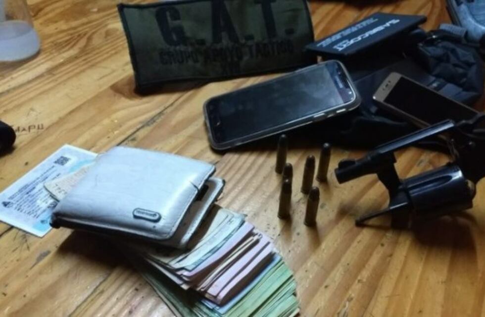 Lo pescaron in fraganti en un delivery de droga, intentó sobornar a los agentes y fue detenido