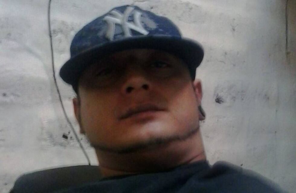 Ofrecía tatuajes gratis por Facebook y abusaba de las clientas