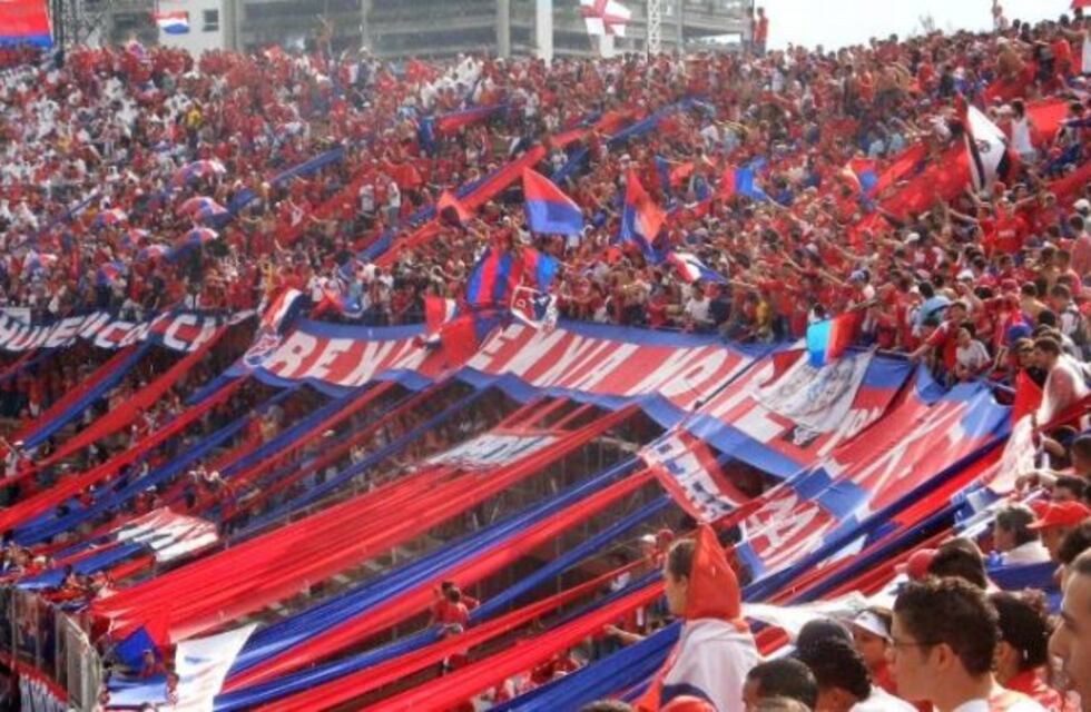 Hinchas de Independiente Medellín arrojaron jeringas con sangre a la cancha