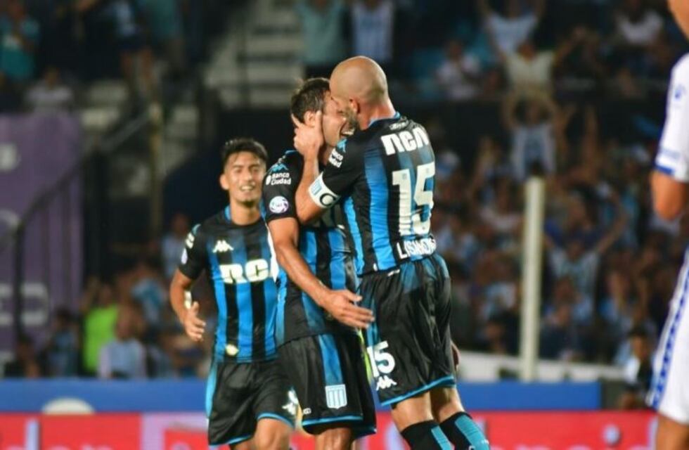 Racing venció 3-0 a Godoy Cruz y recuperó la cima de la Superliga