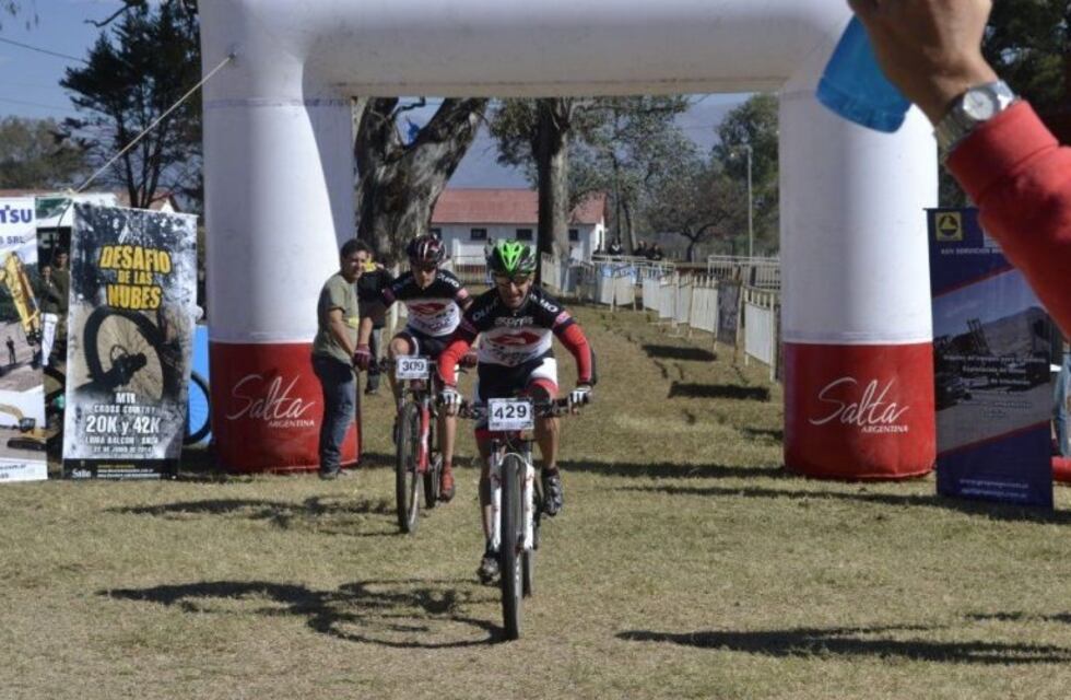 Un hombre falleció mientras competía en una carrera en Finca La Cruz