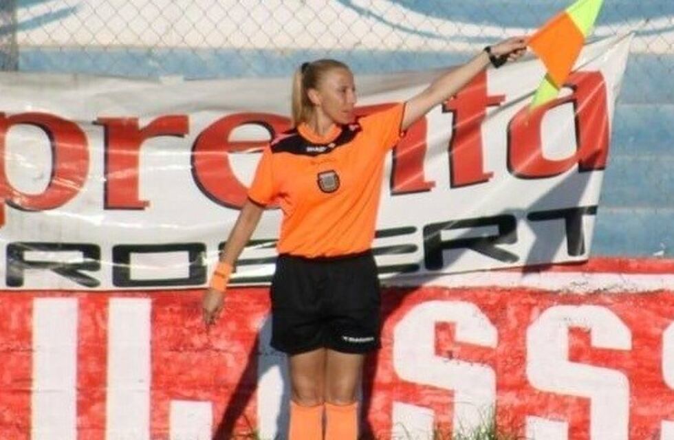Indignante: "barra brava" agredió con agua hirviendo a una árbitra en pleno partido