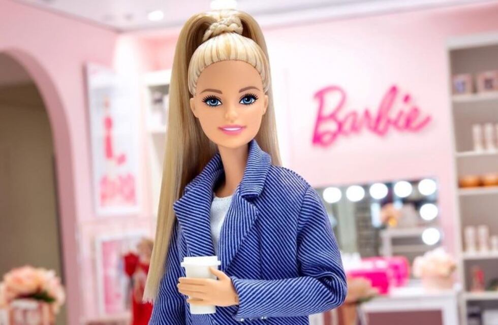 Barbie cumple 61 años e intenta acabar con los estereotipos que aún representa
