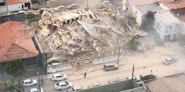 Un edificio de 7 pisos se derrumbó en Fortaleza, Brasil\u002E (Web)