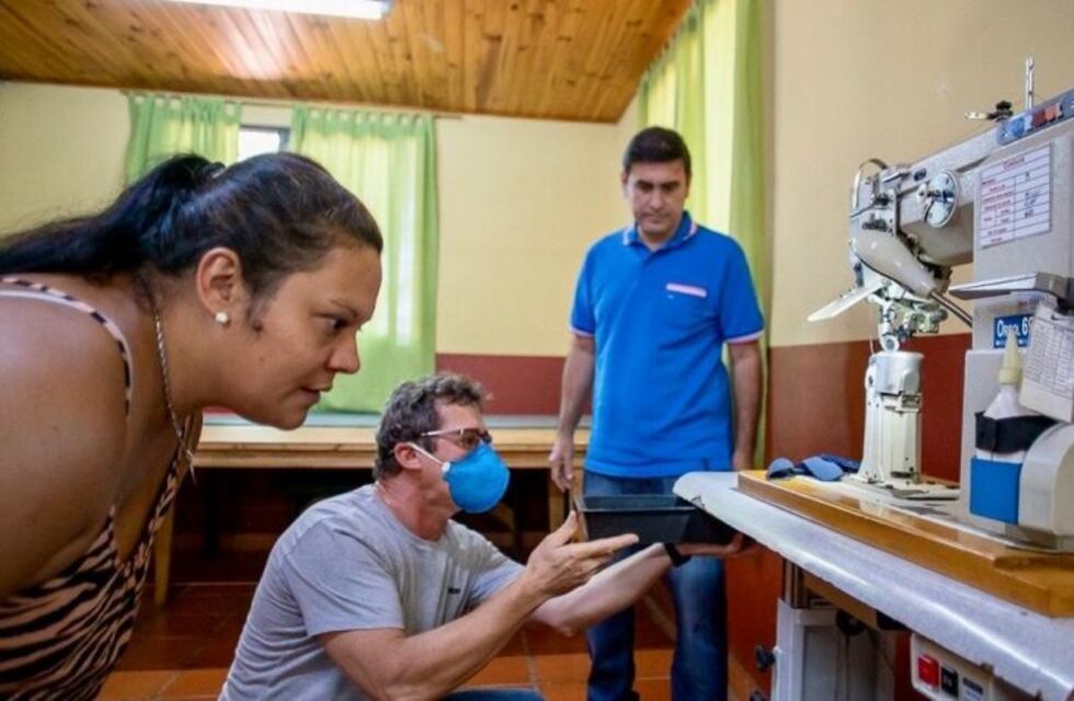 Fábrica de zapatillas prestó 3 máquinas para fabricar barbijos