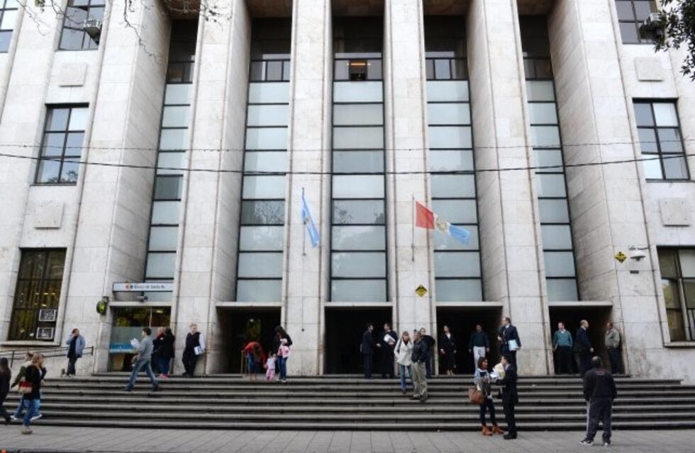 Piden más de seis años de prisión para un joven que robó en un colectivo de la línea 110