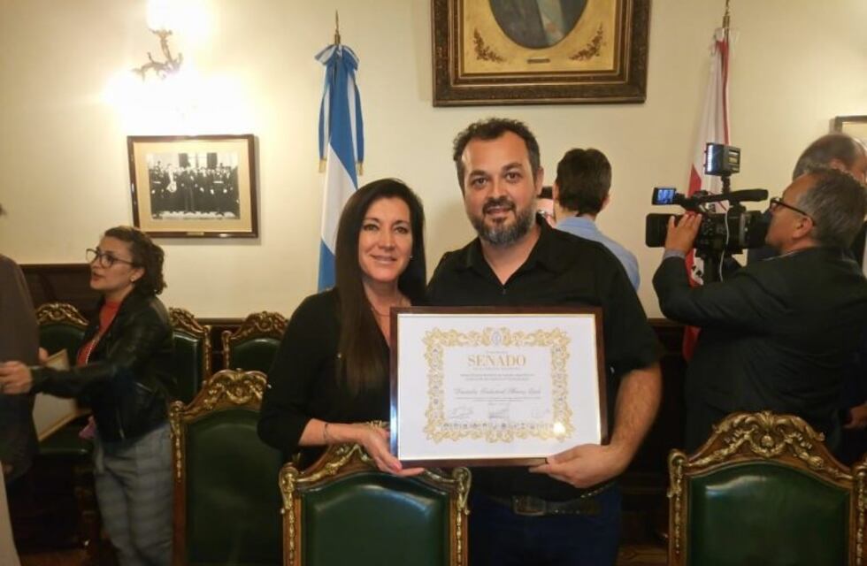 Lo reconocieron en el Senado por sus prótesis 3D