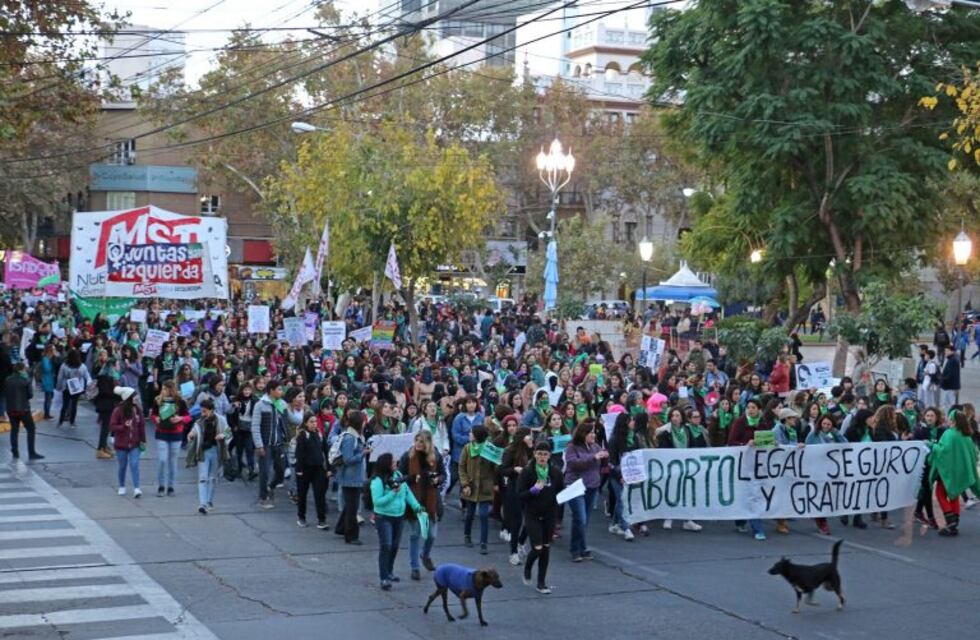 #NiUnaMenos marchó por San Juan: pidieron aborto legal