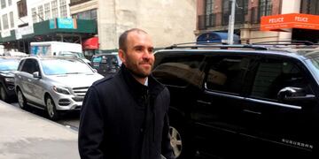 El ministro de Hacienda, Martín Guzmán, en las calles de Nueva York\u002E Foto: Laura BONILLA CAL / AFP\u002E