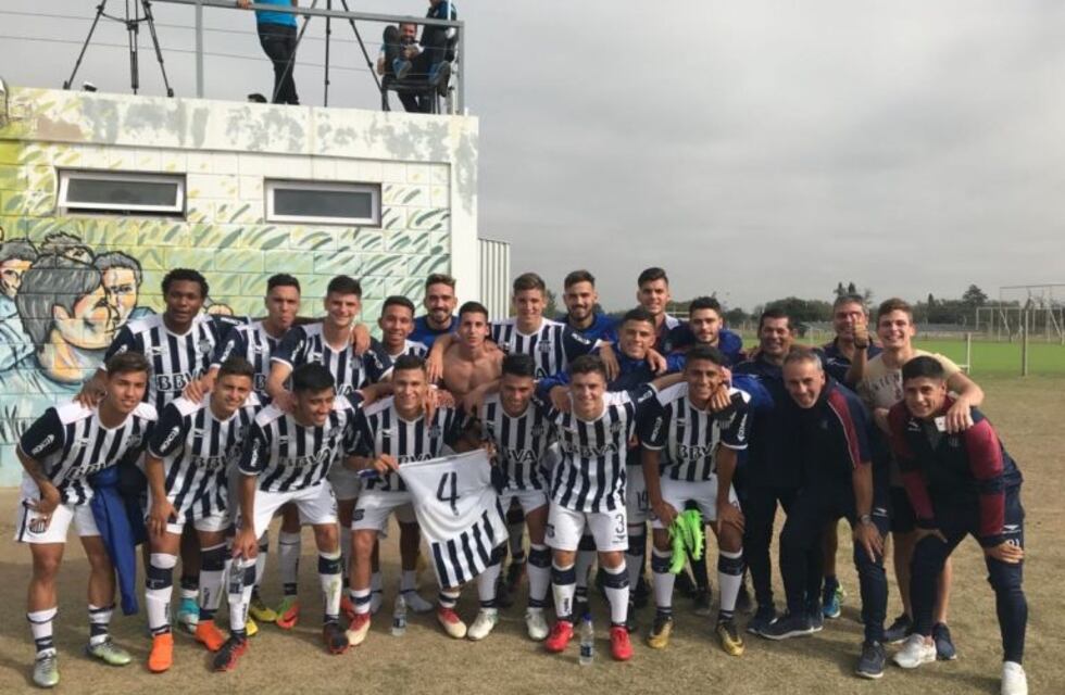 Talleres pintó de albiazul los clásicos en Juveniles de AFA