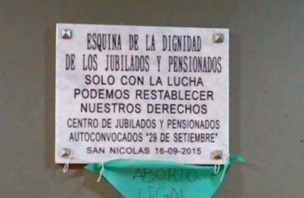 El socialismo salió a bancar la intervención con pañuelos verdes en el centro nicoleño