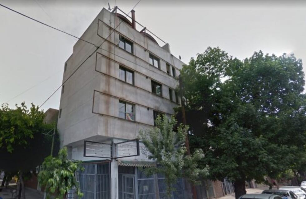 Edificio hundido en pleno centro mendocino está cerca de colapsar